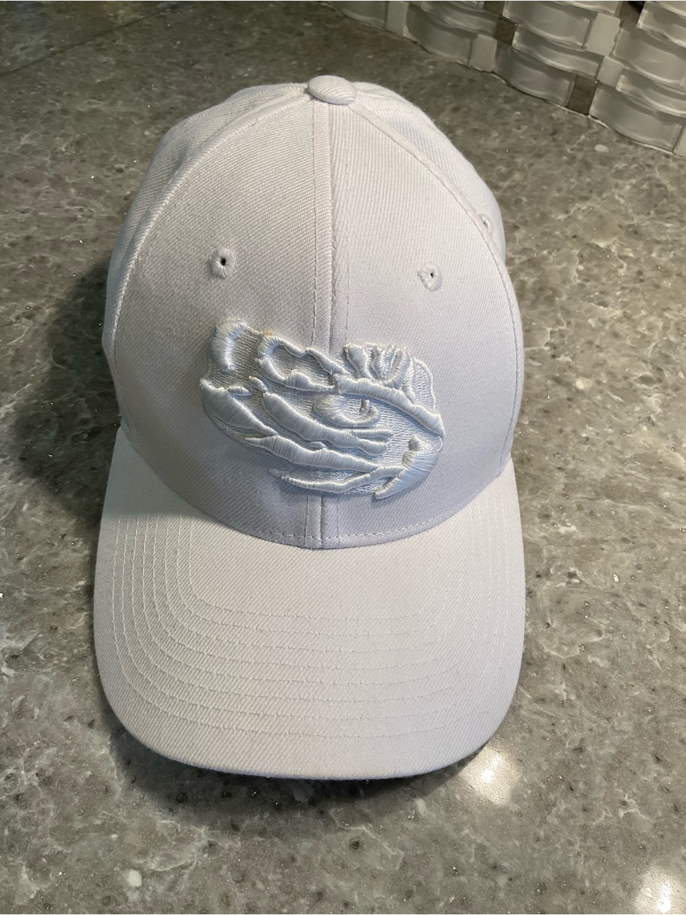 Zephyr White LSU TIGERS Cap with Light Gray Sweatband